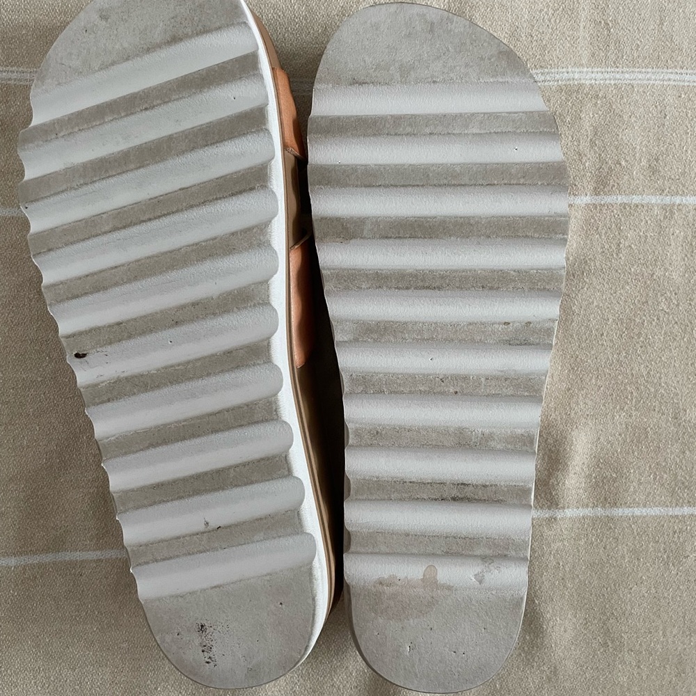 Reef Women's Tan Double Strap Sandals - like new. So comfy! - Picture 7 of 7